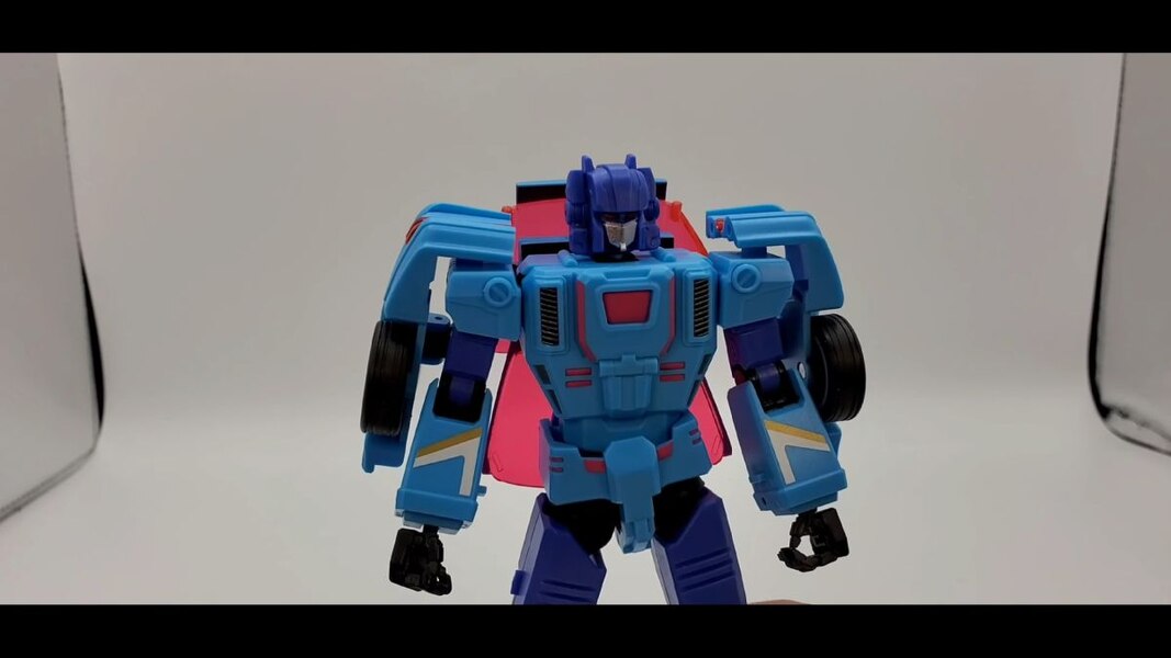 Fanshobby Mb 13b Bossman TFcon 2023 Los Angeles Exclusive In Hand Image  (15 of 16)